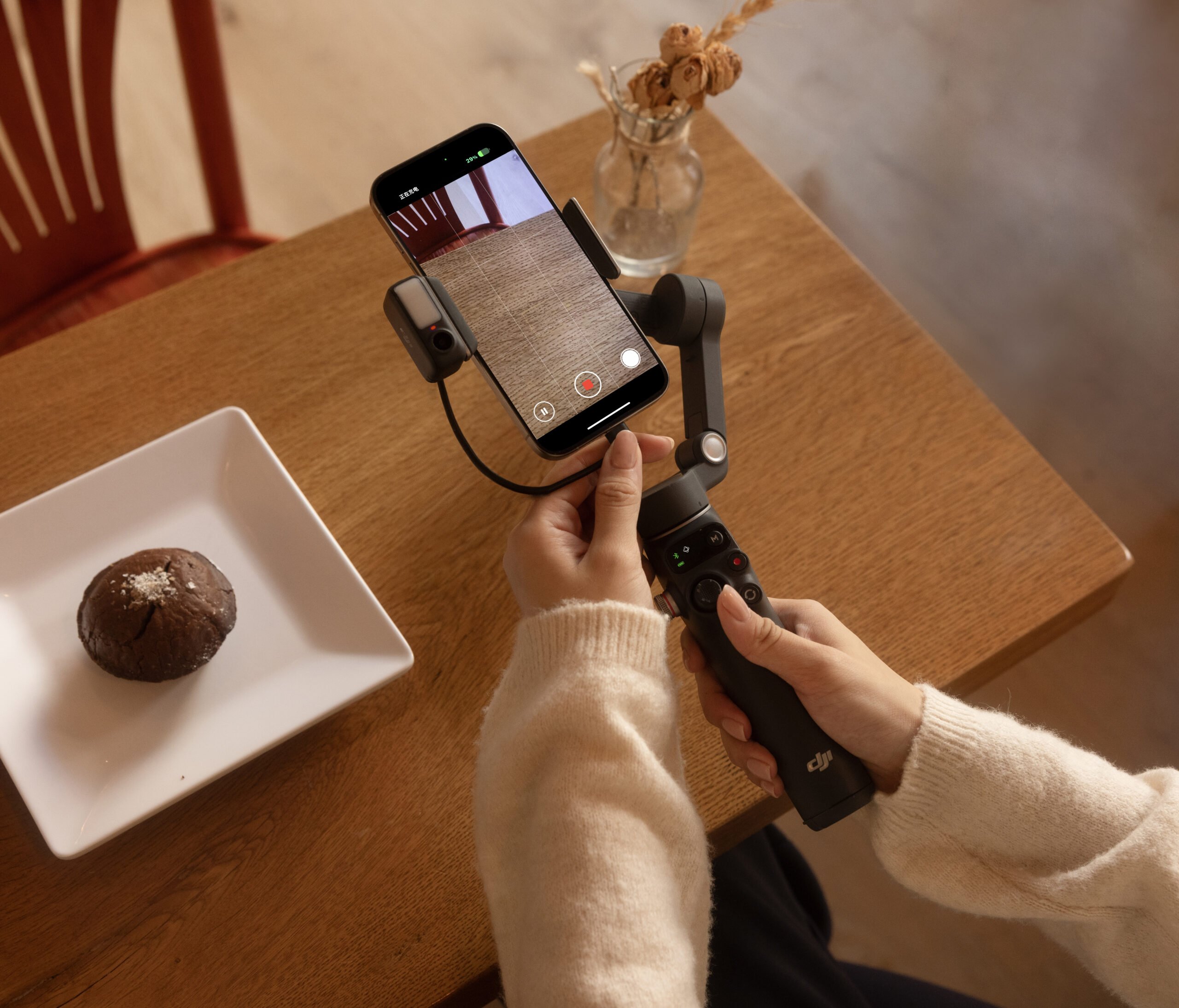 DJI OM 7P Osmo Mobile 7P รุ่นใหม่ล่าสุดของกิมบอลสำหรับสมาร์ทโฟน ประกันศูนย์ไทย - Image 2